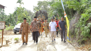 Kunker ke Sarolangun: Edi Purwanto Tinjau Ruas Jalan yang Dikerjakan PUPR Jambi