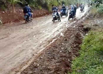 Di Greder Tanpa Kajian Teknis,Jalan Pulau Tujuh Pinang Merah Berlumpur