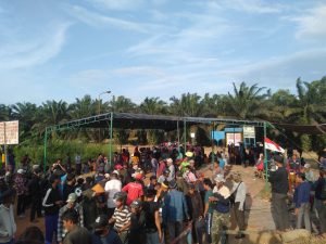 Demo Berhari-hari Masyarakat Sakean ke PT EWF Soal Sengketa Lahan Segera Berangkat ke Pengadilan