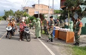 Puasa ke-10, Koramil 07/Sungai Manau Bagi-bagi Takjil