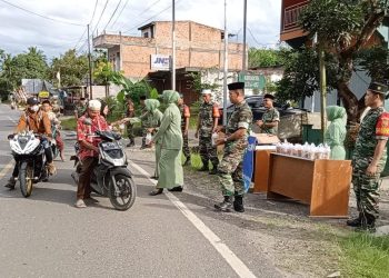 Puasa ke-10, Koramil 07/Sungai Manau Bagi-bagi Takjil