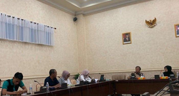Ketua DPRD Provinsi Jambi Menemui Massa Gestur Akan Membuat FGD Bahas UU Cipta Kerja