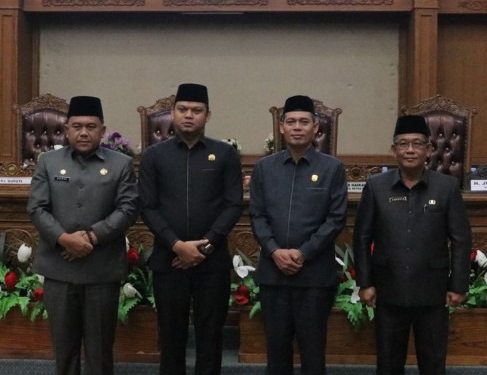 Sekda Budhi Menghadiri Rapat DPRD Muarojambi