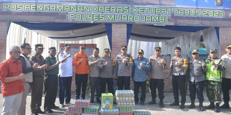 Budhi Hartono S, Sos. MT Sekda Muarojambi Meninjau Pos Pengamanan dan Pelayanan Lebaran 1444 H/2023