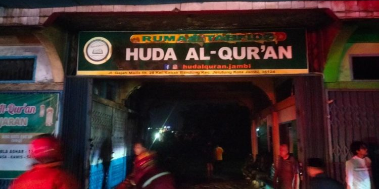 Ditengah Suasana Lebaran, Si Jago Merah Mengamuk di Pondok Tahfis