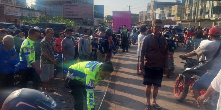 Wanita Paruh Baya Meninggal di TKP Setelah Ditabrak Truk di Jambi Selatan