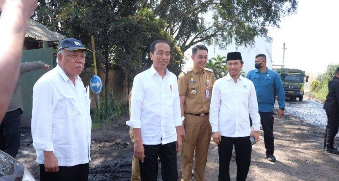Presiden Jokowi Mengunjungi Talang Duku, Pj Bupati Muarojambi Mengusulkan Perbaikan Jalan
