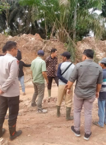 Pj Bupati Muarojambi Langsung Temui Warga Terkait Aksi Blokade Jalan