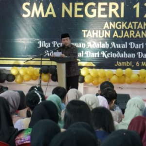 Hadiri Pelepasan Siswa SMAN 12 Kota Jambi, Gubernur Al Haris Memberikan Pesan Kepada Siswa yang Baru Lulus