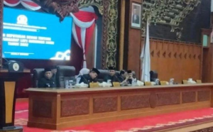 Ketua DPRD Provinsi Jambi dan Gubernur Menghadiri Paripurna, Agenda Pengambilan Keputusan Terhadap LKPJ Gubernur