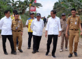 Pj Bupati Muarojambi Mendampingi Kunjungan Kerja Presiden Jokowi ke Desa Tangkit