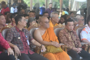 PJ Bupati Muarojambi Menghadiri Puncak Peringatan Waisak di Candi Agung