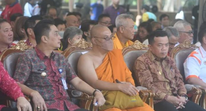 PJ Bupati Muarojambi Menghadiri Puncak Peringatan Waisak di Candi Agung