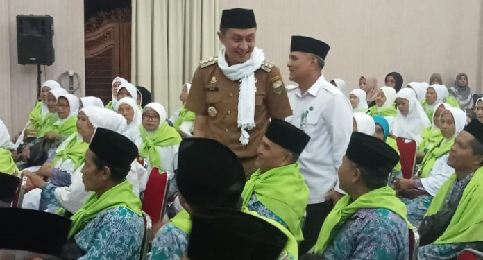PJ Bupati Muarojambi Melepas 146 CJH Untuk Berangkat ke Tanah Suci