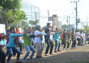 Pj Bupati Muarojambi Mengikuti Senam Sehat di Lapangan Kantor Camat Sekernan