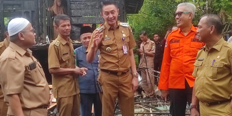 PJ Bupati Muarojambi Kunjungi Korban Kebakaran di Kecamatan Muaro Sebo