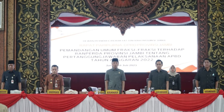 Gubernur Al Haris dan Wagub Sani Menghadiri Paripurna Penyampaian Pemandangan Umum Fraksi