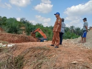 Pemerintah Desa Lantak Seribu Bangun Box Culver Jalan Menuju Kecamatan