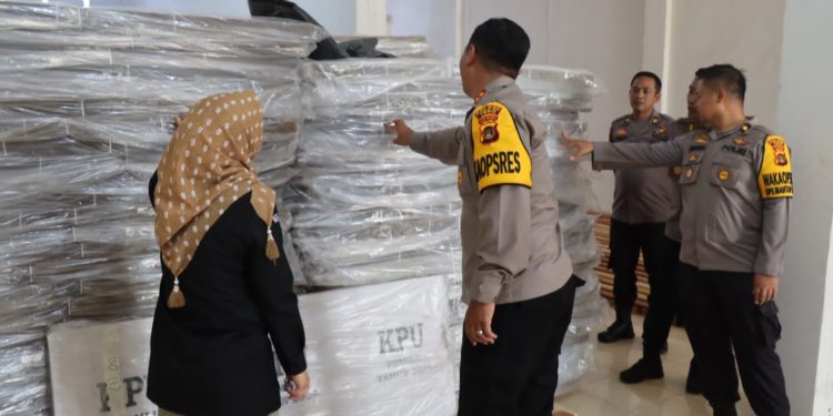 Optimalkan Pengamanan Pemilu 2024, Kapolres Tebo Cek Gudang Logistik