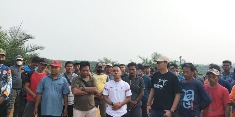 Viral Video Ratusan Warga Muara Tabir Kabupaten Tebo Mengadukan Nasib Mereka ke Presiden Jokowi