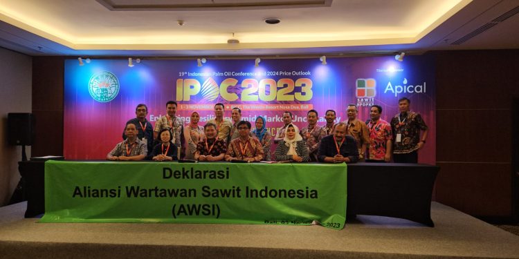 Puluhan Wartawan Sawit Deklarasikan AWSI di Bali