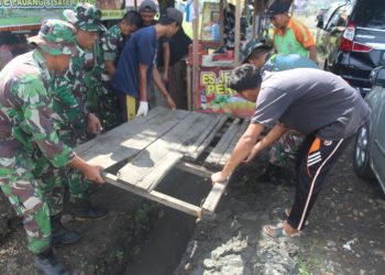 Sambut HUT Kodam II Sriwijaya, Kodim 0420 Sarko Gelar Bersih Lingkungan dan Tanam Pohon