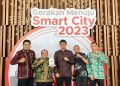 Menuju Smart City, Bupati Batanghari Fadhil Arief Terima Penghargaan Smart City dari Menteri Kominfo RI