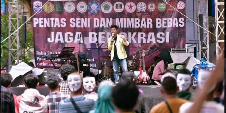 Pelanggaran HAM dan Politik Dinasti, Mahasiswa Jambi Gelar Mimbar Bebas
