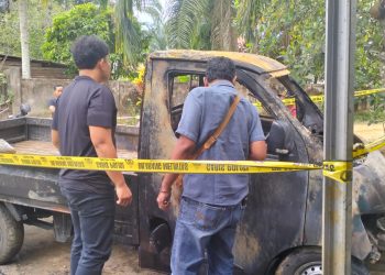 Mobil milik Deden, salah satu caleg PPP yang dibakar orang tidak dikenal. (DETAIL/ist)