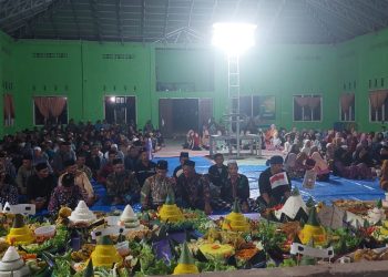 Puluhan nasi tumpeng saat perayaan HUT Desa Tambang Emas ke-41. (DETAIL/Daryanto)