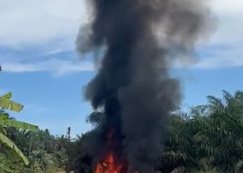 Mobil Pelansir Solar Terbakar di Jalan Desa Rasau