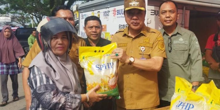 H Mukti Gelar Operasi Pasar di Dua Titik, Langsung ‘Diserbu’ Pembeli
