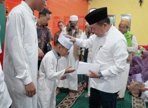 Hadiri Isra’ Mi’raj Di Masjid Cheng Hoo, Gubernur Al Haris Beri Bantuan Anak Yatim dan Kaum Dhuafa