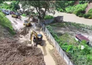 Jalan nasional yang menghubungkan Kabupaten Kerinci - Sumatera Barat yang sempat tertimbun longsor, saat ini sudah bisa dilalui. (DETAIL/ist)