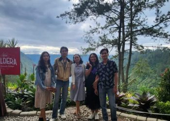 Ilustrasi wisatawan yang mengunjungi Kaldera Toba di Provinsi Sumut. BPS menyebutkan jumlah wisman meningkat pada bulan November 2023.