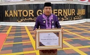 Pj Bupati Merangin Terima Penghargaan Taspen dalam Upacara Peringatan HUT Provinsi Jambi ke-67