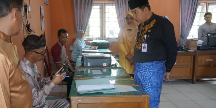 Hari Perdana Kerja 2024, Pj Bupati Merangin Sidak ke Kantor-kantor Pelayanan Masyarakat