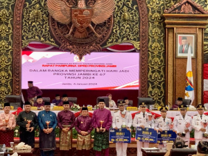 Fadhil Arief Terima Anugerah Parahita Ekapraya (APE) Predikat Pratama Kabupaten Batanghari dari KemenPPPA RI