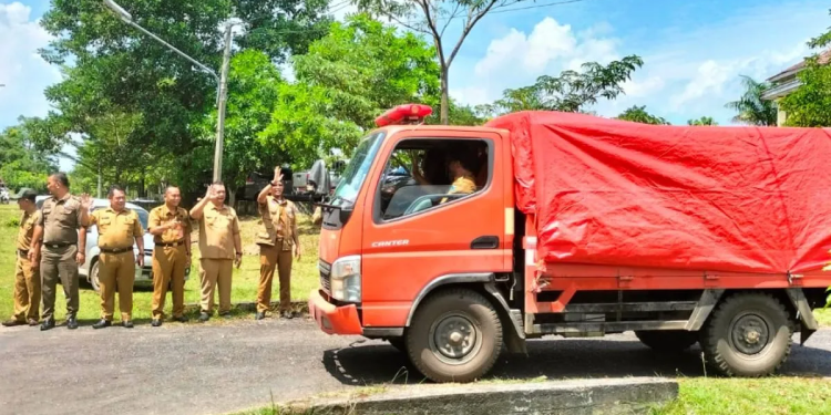 Pemkab Batanghari Kembali Berikan Bantuan Paket Sembako untuk Korban Banjir