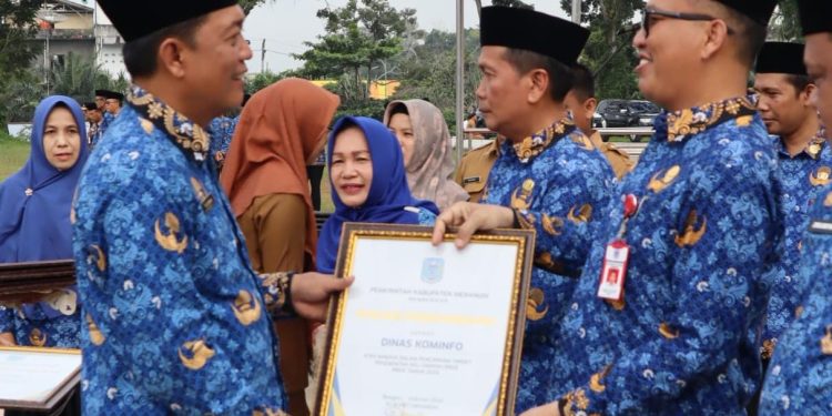 Kominfo Raih Penghargaan Pemungut Pajak Terbaik Bersama Tiga OPD Lainnya dan Wajib Pajak dari Pihak Swasta