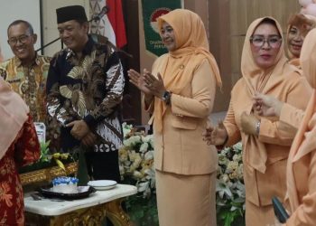 Sekda Fajarman Buka Acara Peringatan HUT Dharma Wanita Persatuan ke-24