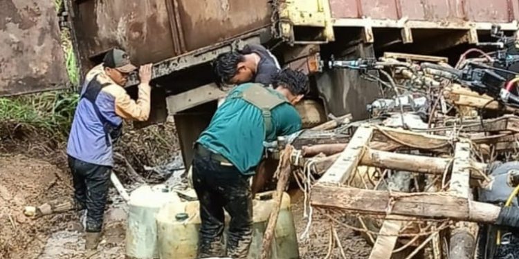 Oknum Aparat dan Kades Disinyalir Jadi Beking Tambang Minyak Ilegal