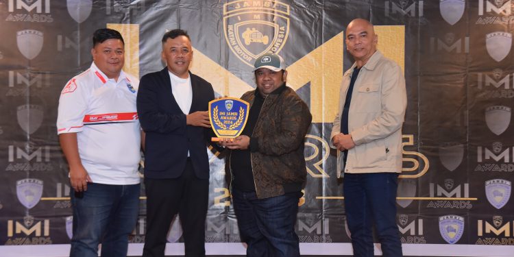 Mhd.Fadhil Arief Raih Penghargaan Tokoh Pemerhati Otomotif dari Ikatan Motor Indonesia (IMI) -JAMBI.