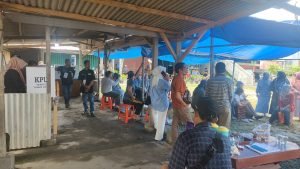 Meski Diguyur Hujan, Warga Kecamatan Tebo Tetap Antusias ke TPS 