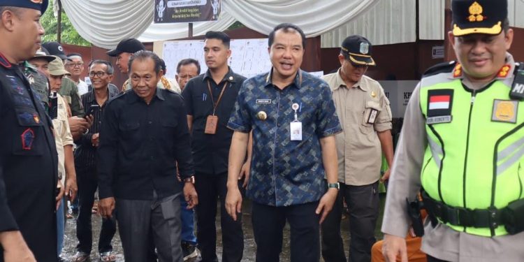 Pj Bupati Merangin Bersama Forkopimda Pantau Pencoblosan di Sejumlah Kecamatan