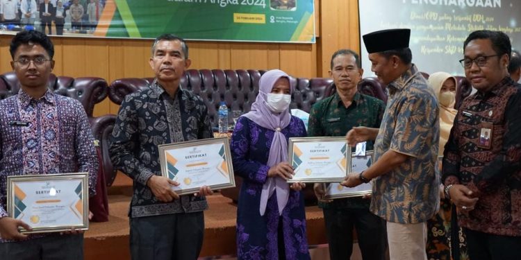 Dinas Kominfo Raih Penghargaan Romantik