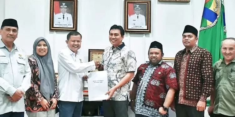 Bupati Fadhil Arief Terima Kunjungan Komisi Informasi (KI) Provinsi Jambi Terkait Hasil Monev Keterbukaan Informasi Tahun 2023