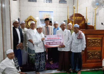 Al Haris Berikan Bantuan Pembangunan Masjid Dalam Safari Subuh di Sekernan