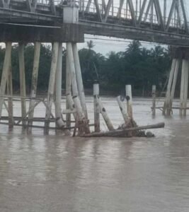 BPJN Lapor Polisi Usai Tongkang Batu Bara Tabrak Lari Jembatan Tembesi