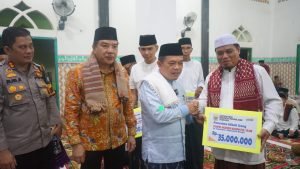 Pj Bupati Dampingi Gubernur Safari Ramadan ke Desa Meranti